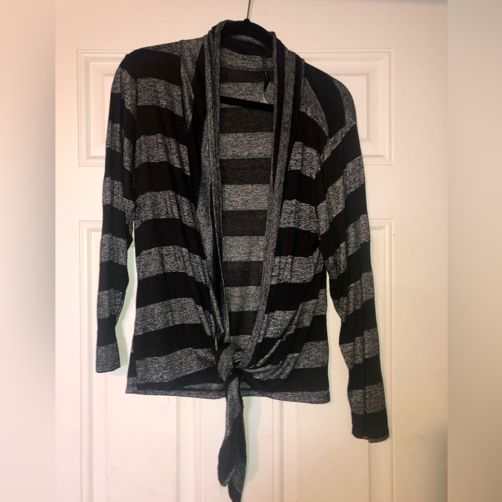 Women’s grey and black striped shrug cardigan tie front size 1x